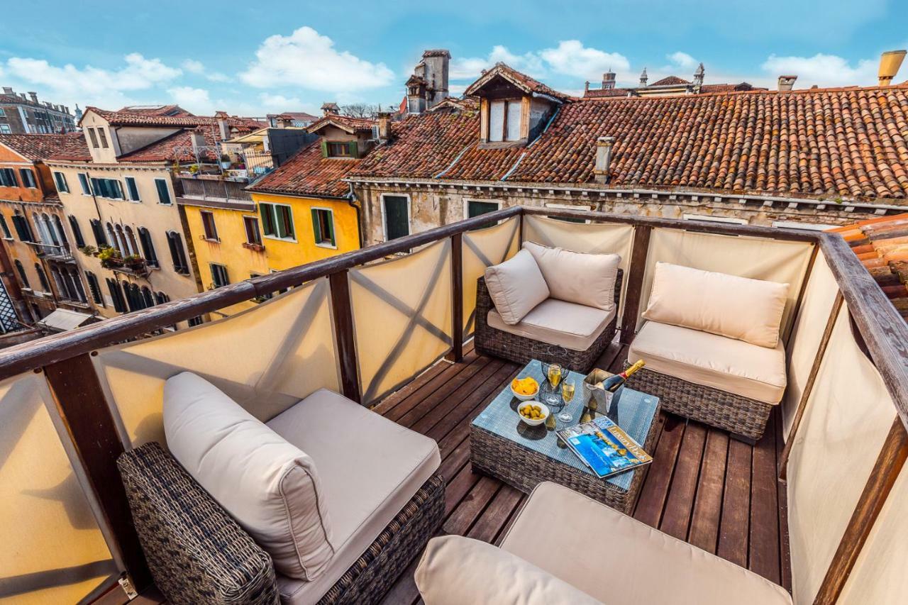 Apartmán Ca' Del Teatro Terrace In San Marco District Benátky Exteriér fotografie